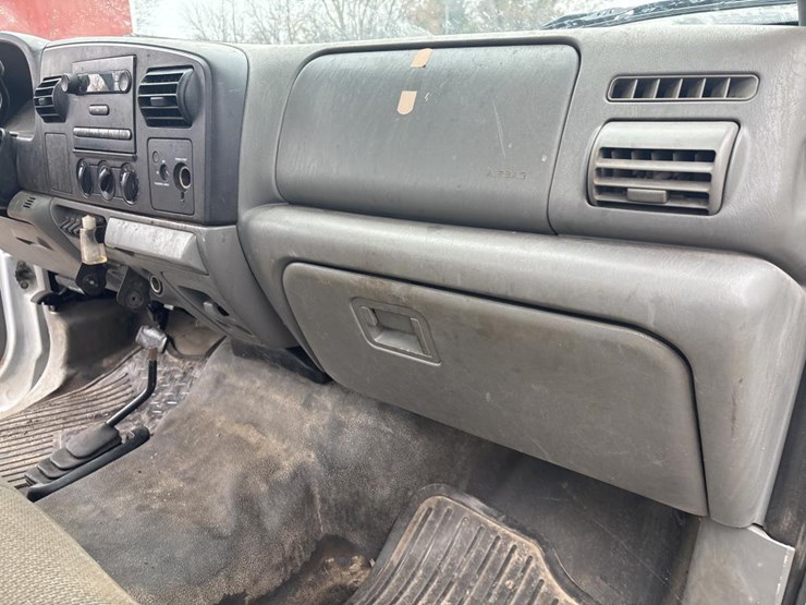 ford-f350-xl-image-32