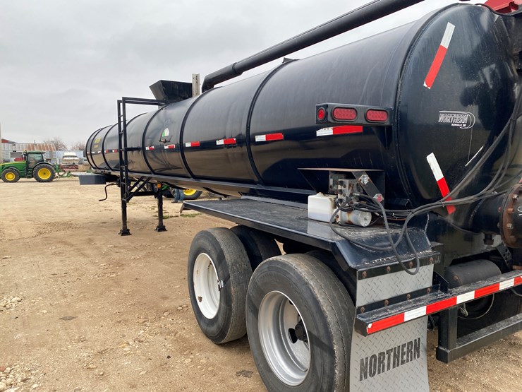 #1031-•-2014-northern-6000-gallon-semi-manure-tanker-trailer(has-wi-title)-(kewaunee,-wi)-image-11