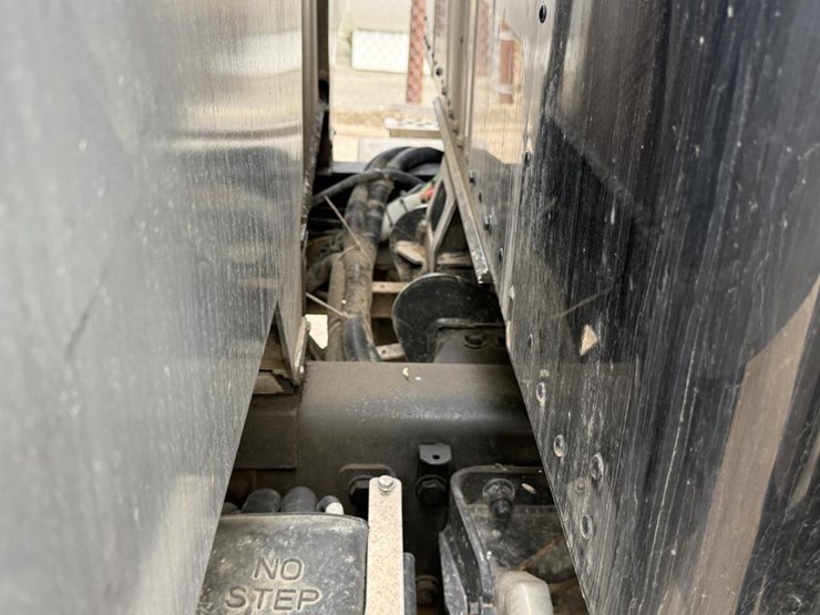 2014-kenworth-t800-image-13