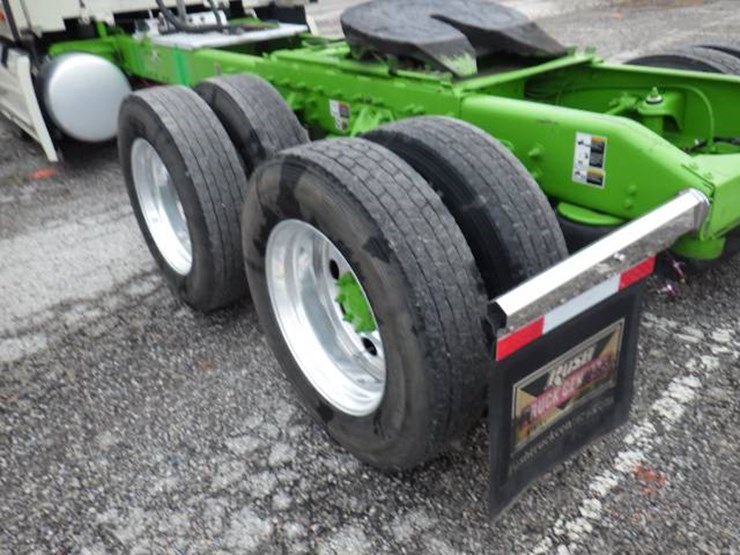 peterbilt-579-image-15