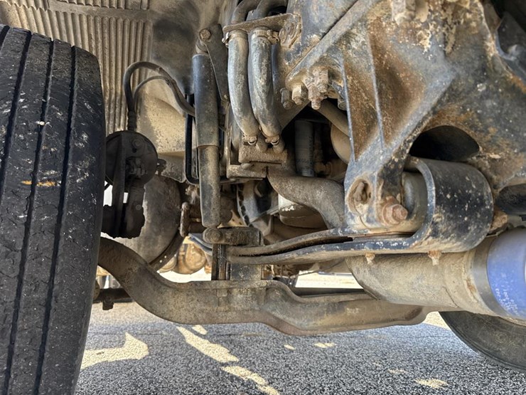 #1994-•-1999-volvo-day-cab-truck-tractor-image-54