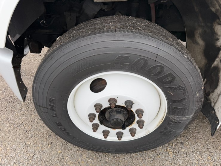 freightliner-m2-106-image-13