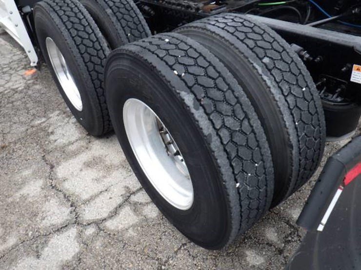 2019-freightliner-cascadia-125-image-13