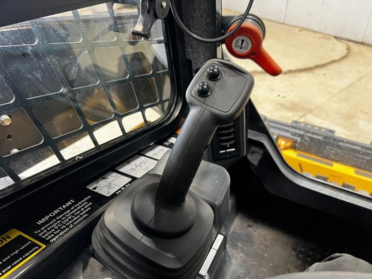 2022-deere-331g-image-26