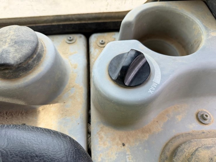 2015-komatsu-d51ex-22-image-33