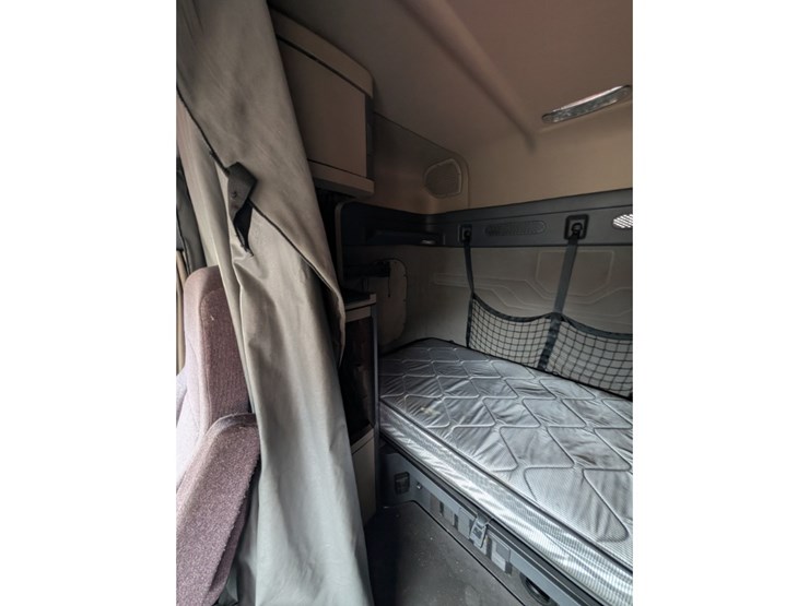 2019-freightliner-cascadia-125-image-24