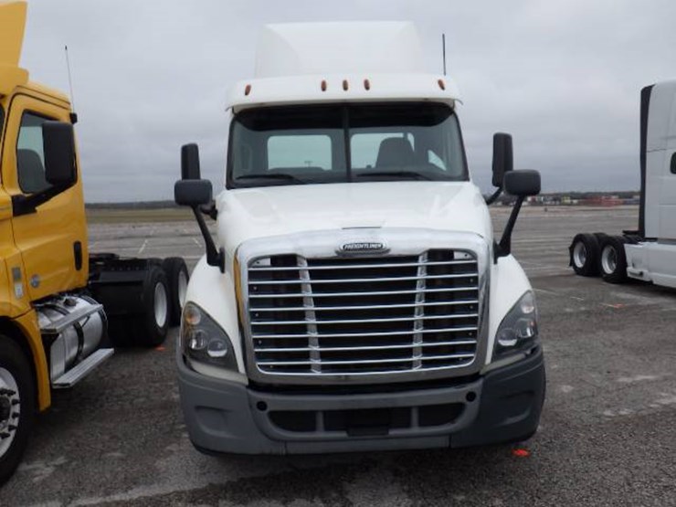 freightliner-cascadia-125-image-2