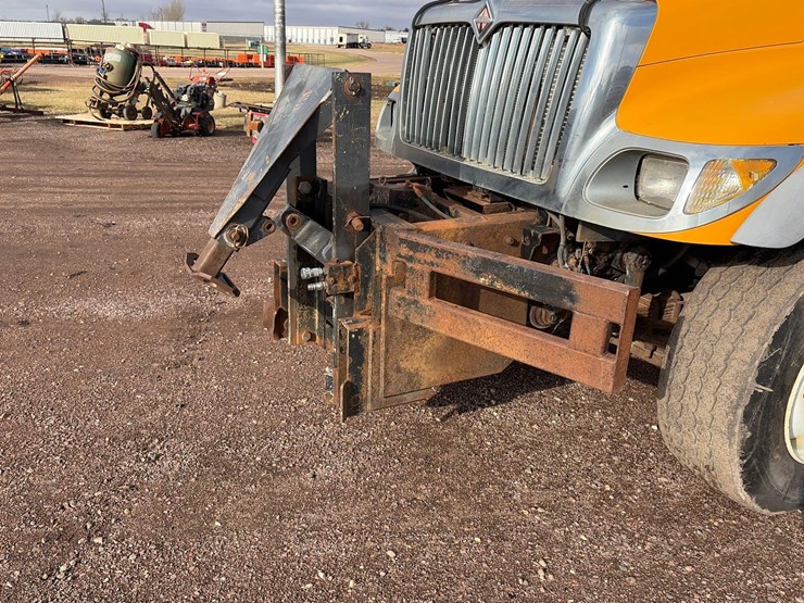 international-7400-image-8