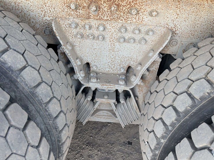 2004-peterbilt-357-image-25