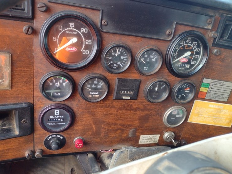 peterbilt-357-image-9