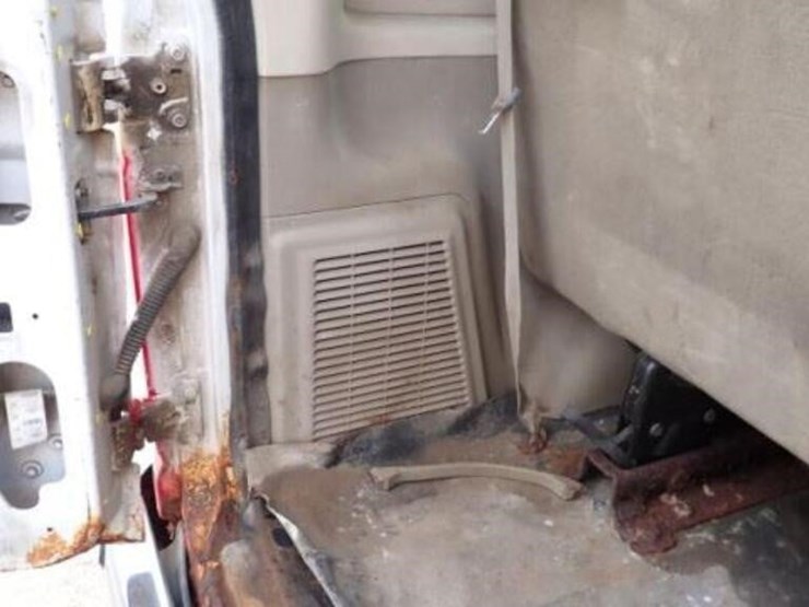 2010-ford-e350-xlt-image-57