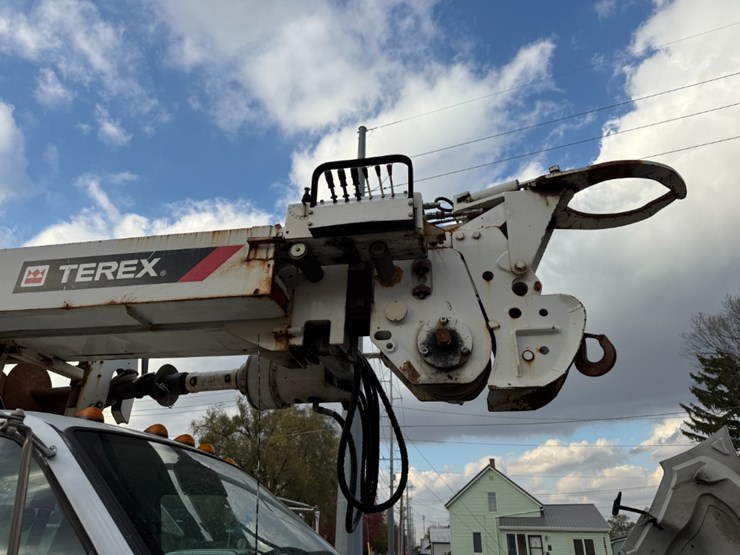 2013-ford-f750-image-16