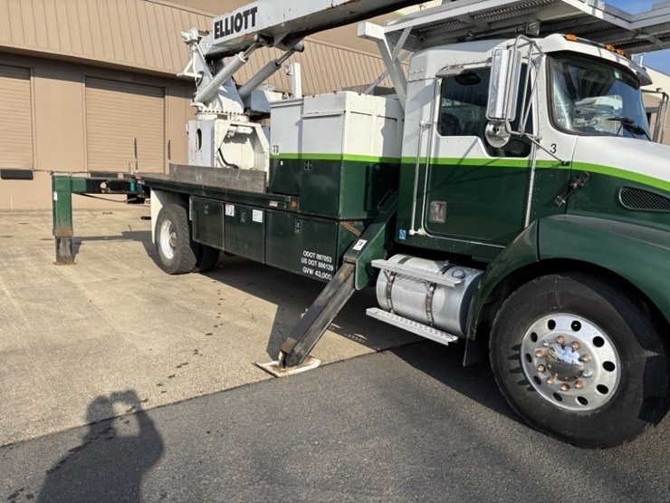 2001-kenworth-t300-image-44