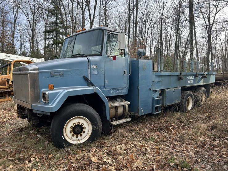 #1427-•-1989-autocar-flatbed-truck-image-1