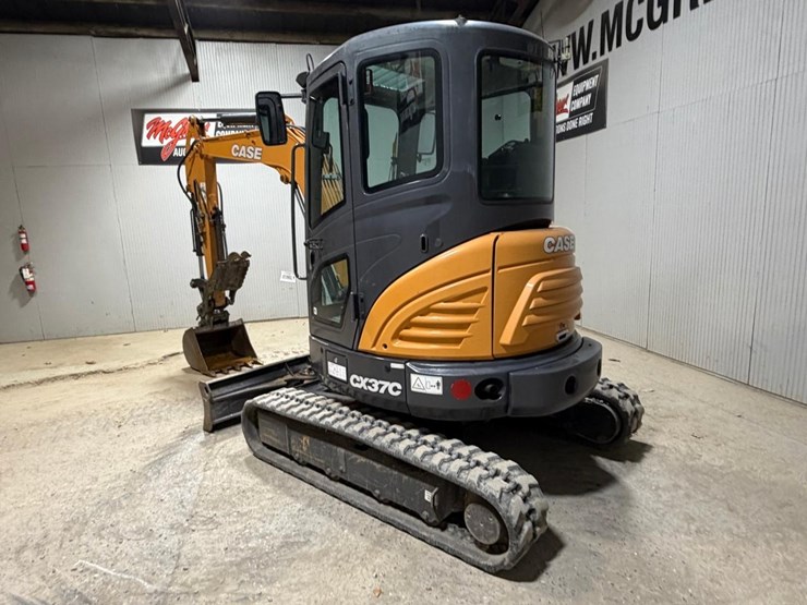 2022-case-cx37c-image-3