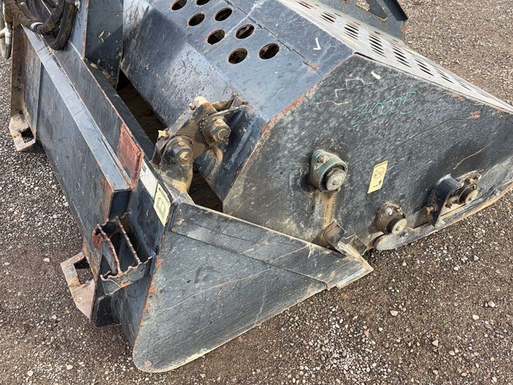 2020-caterpillar-60-image-7