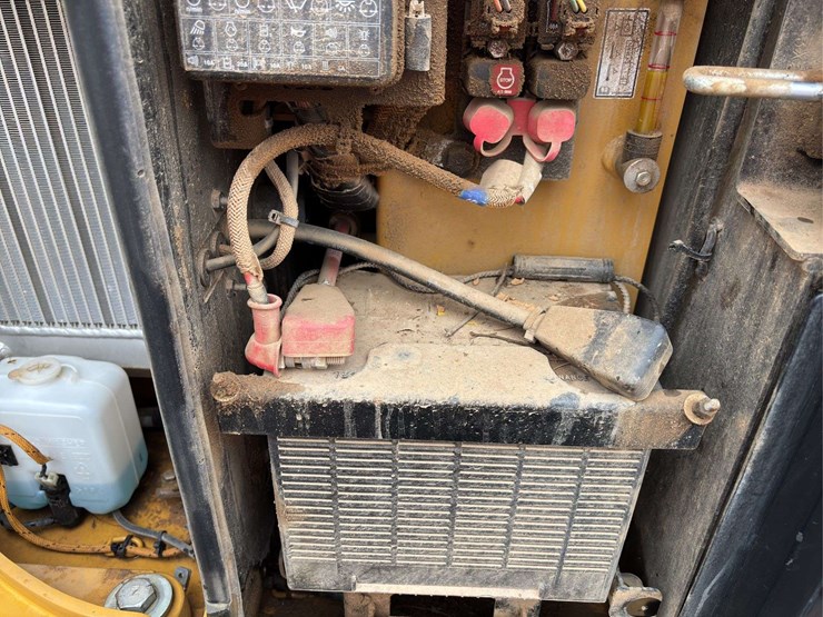 2023-caterpillar-303-image-29