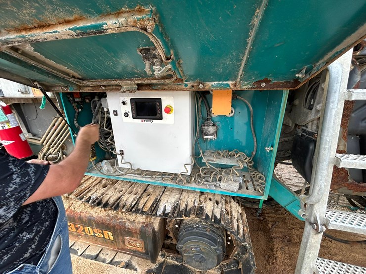 2016-powerscreen-trakpactor-320sr-image-21