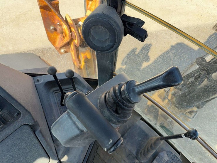 2012-deere-310k-image-40