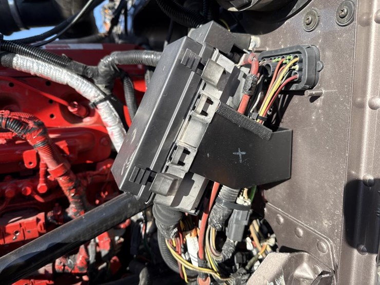 2012-peterbilt-389-image-12