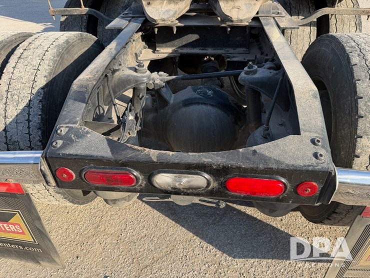 peterbilt-567-image-30