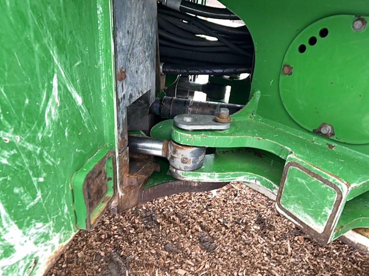 2016-deere-648l-image-17