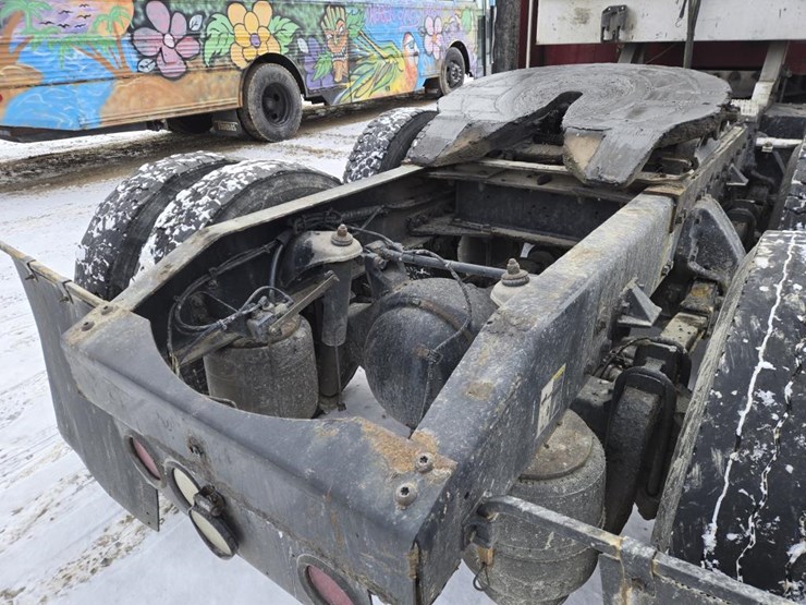 2017-peterbilt-579-image-36