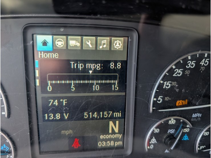 2019-freightliner-cascadia-126-image-25