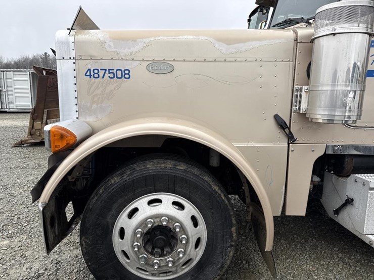 1999-peterbilt-379-image-12