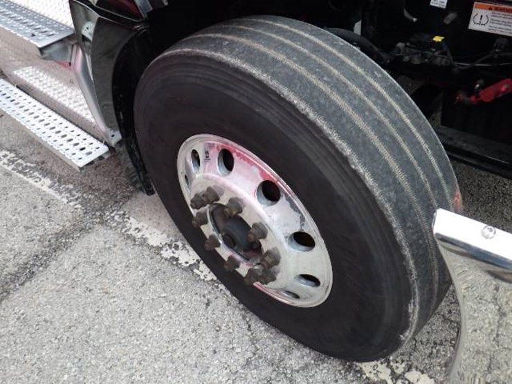 freightliner-cascadia-126-image-25