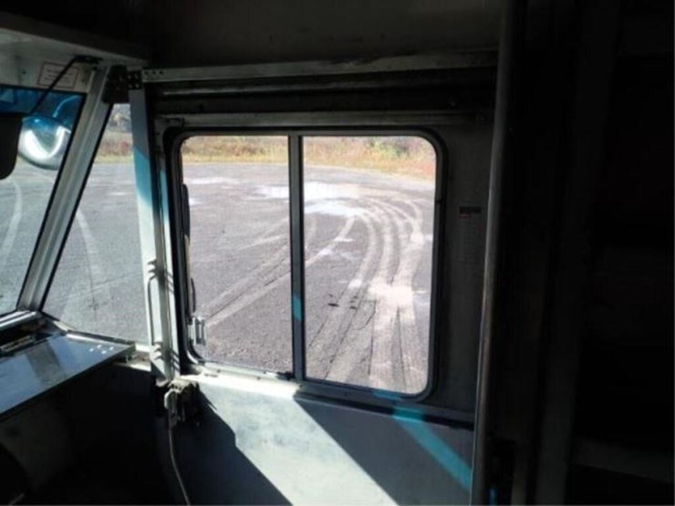 2015-freightliner-mt55-image-33