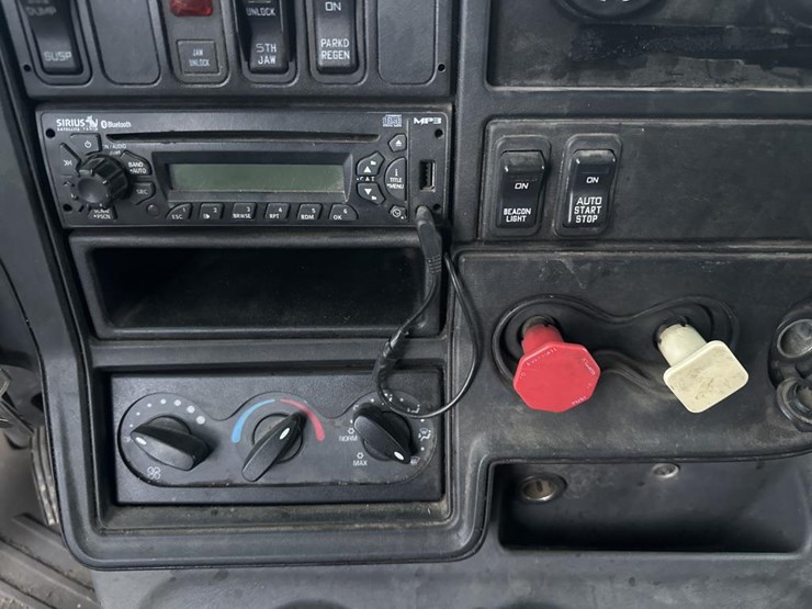 2014-international-prostar-image-33