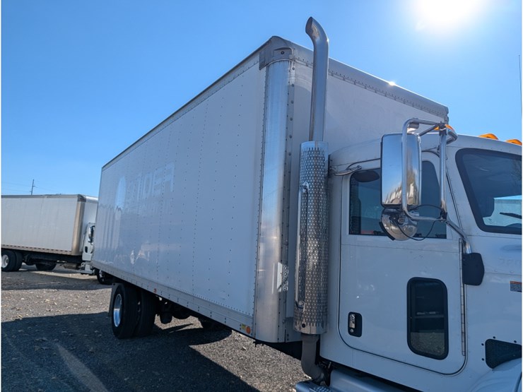 2017-peterbilt-337-image-5