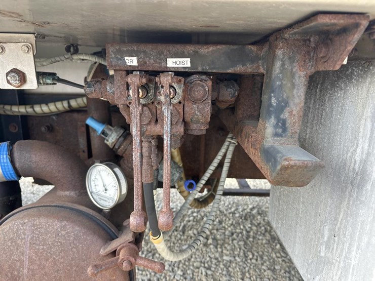 2005-kenworth-t800-image-24