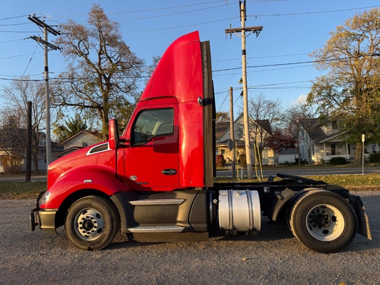 2019-kenworth-t680-image-7