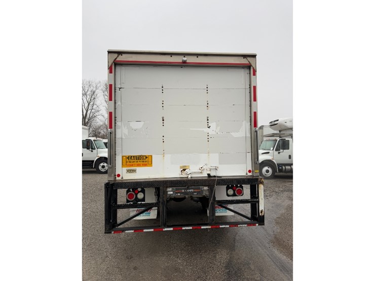 freightliner-m2-106-image-5