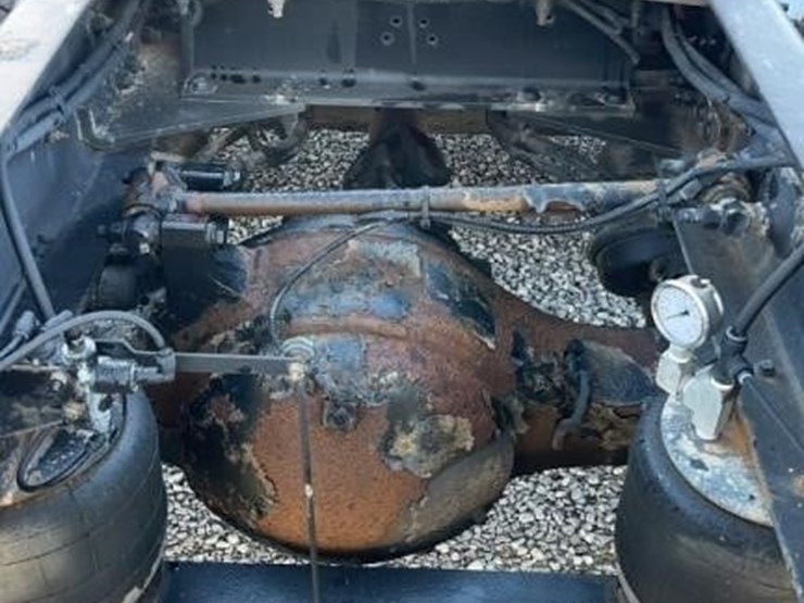 2012-peterbilt-587-image-12