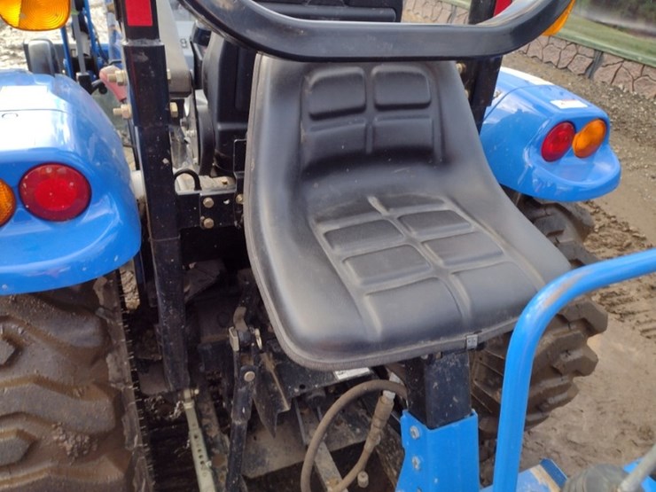 new-holland-boomer-37-image-21