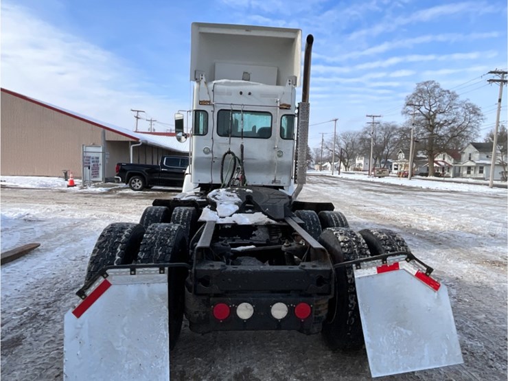 2014-kenworth-t440-image-11