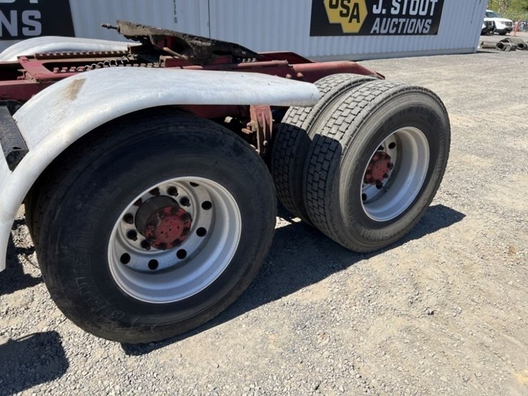 1997-peterbilt-567-image-13