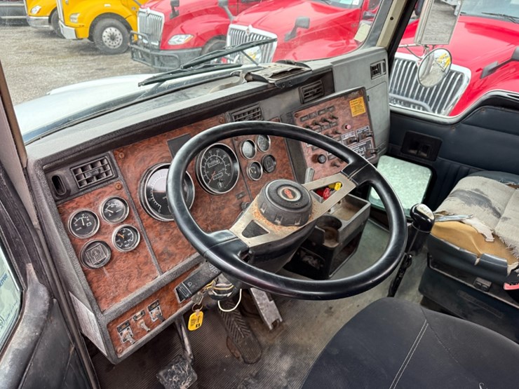 kenworth-t800-image-16