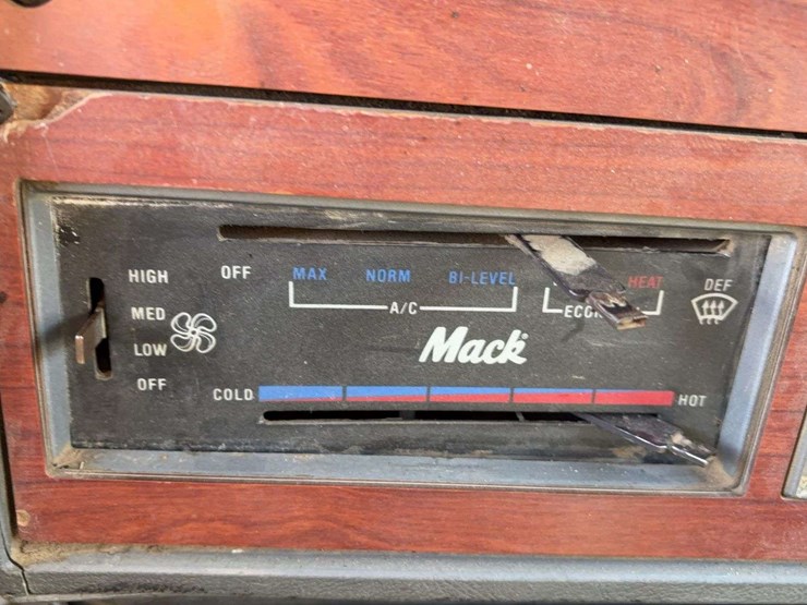 1999-mack-cl713-image-41