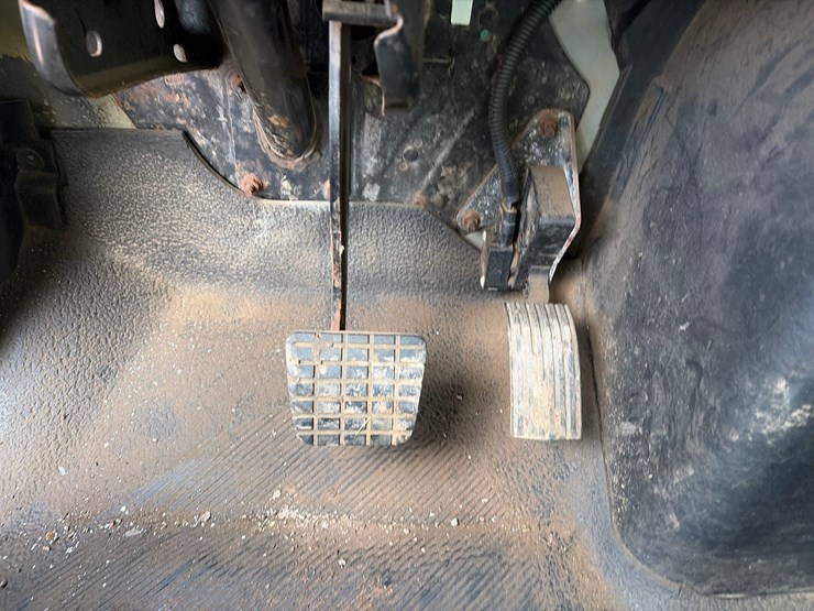 international-7400-image-31