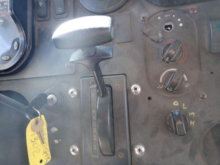 2013-freightliner-mt55-image-19