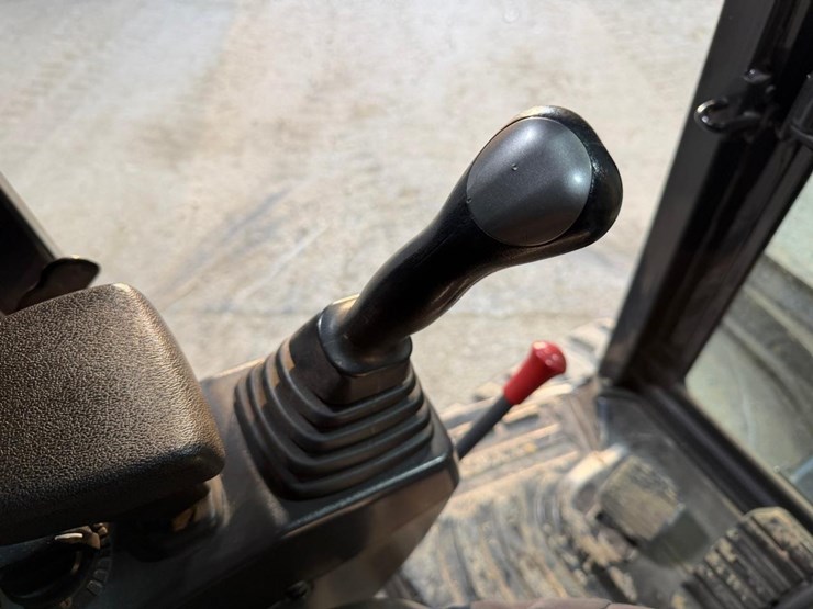 2022-case-cx37c-image-33