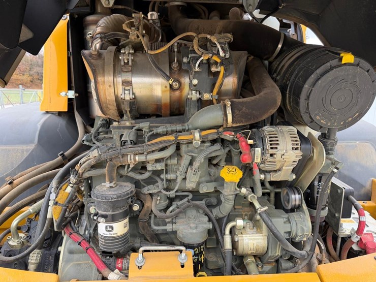 2020-deere-344l-image-17