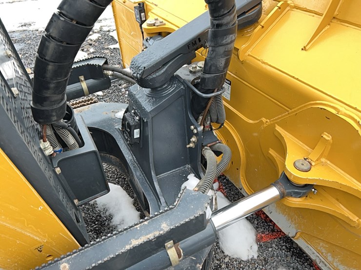 2023-deere-700l-image-5