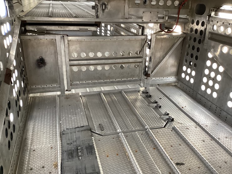 #4675-•-2014-merrit-cattle-trailer-image-27