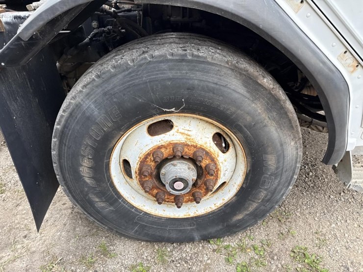 2005-peterbilt-320-image-64