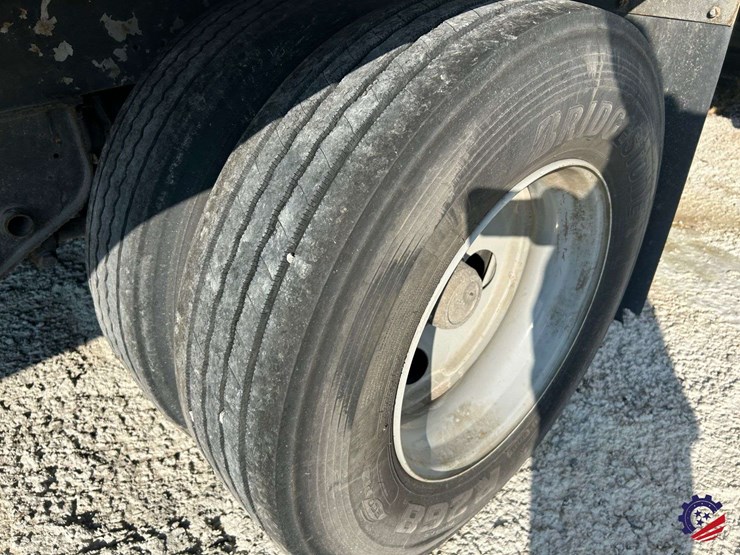 2015-stoughton-28-ft-x-102-in-image-4